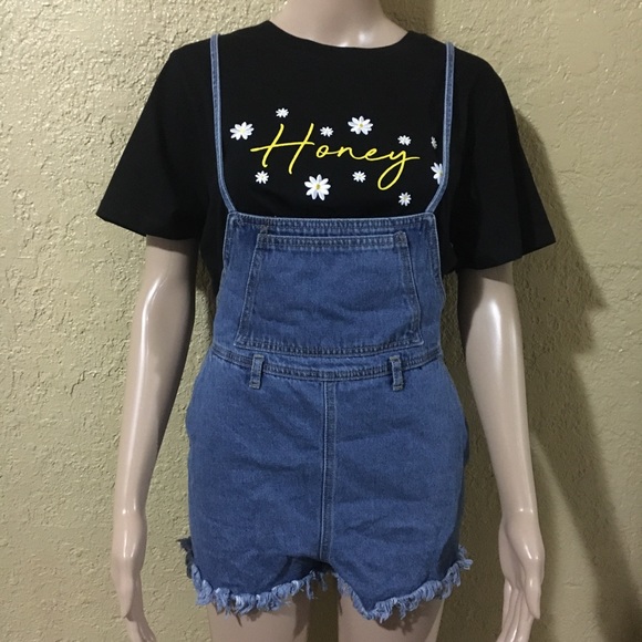 Forever21 Distressed cheeky overall shorts - Picture 5 of 6